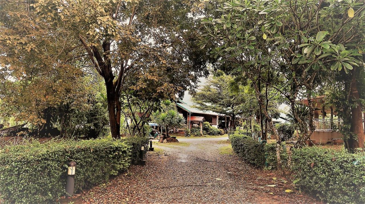 Eidi Homestay Nong Kung Si Exteriör bild
