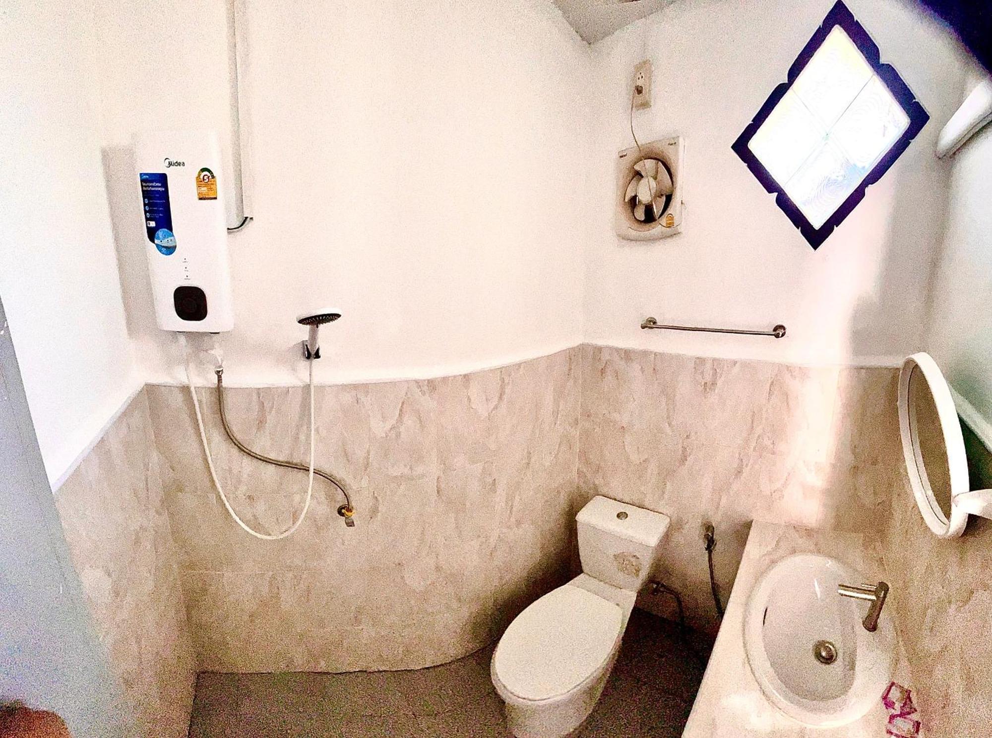 Eidi Homestay Nong Kung Si Exteriör bild