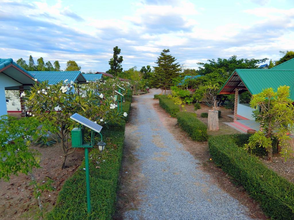Eidi Homestay Nong Kung Si Exteriör bild