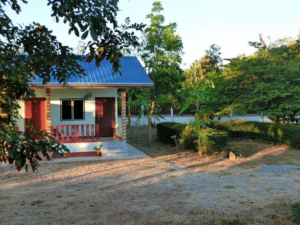 Eidi Homestay Nong Kung Si Exteriör bild