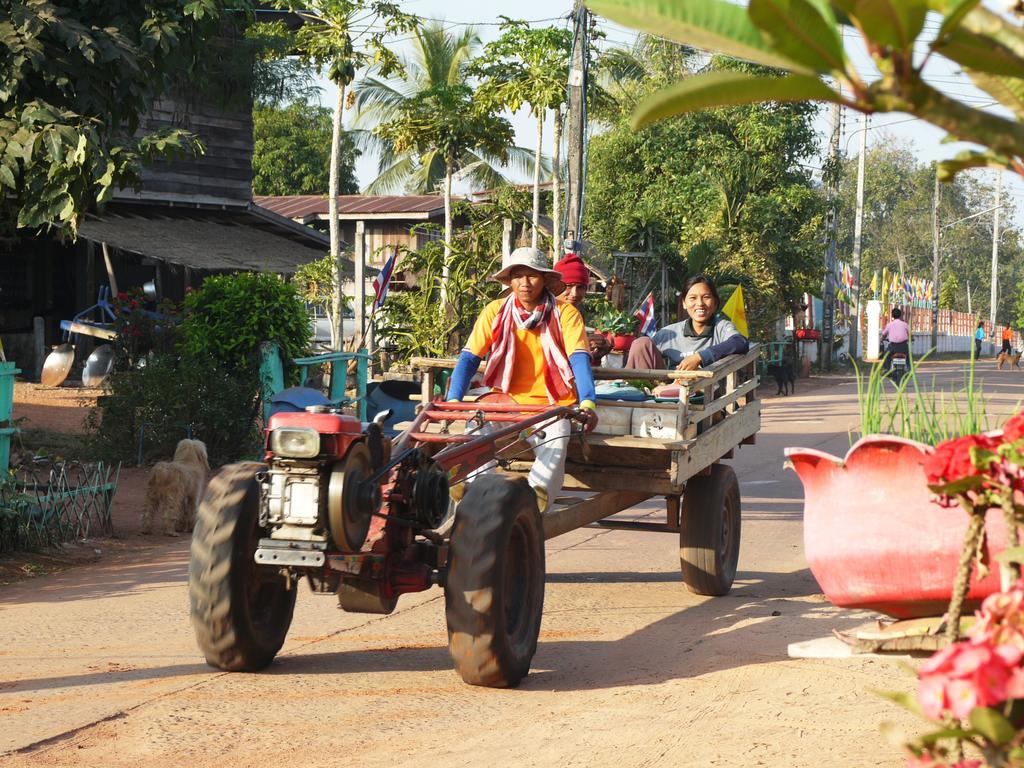Eidi Homestay Nong Kung Si Exteriör bild