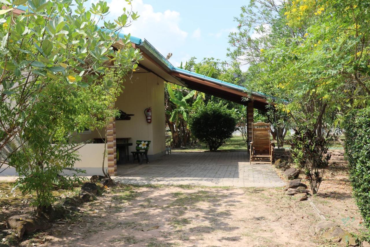 Eidi Homestay Nong Kung Si Exteriör bild