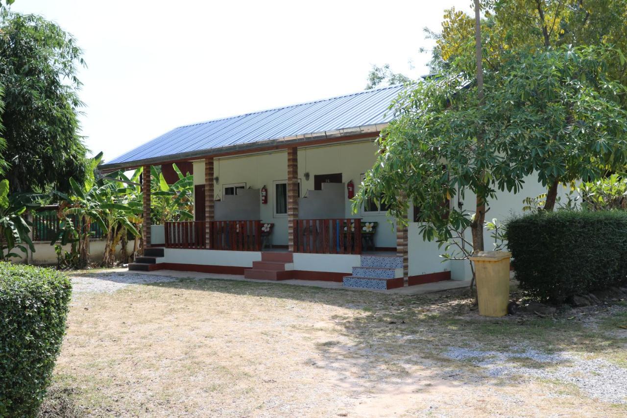 Eidi Homestay Nong Kung Si Exteriör bild