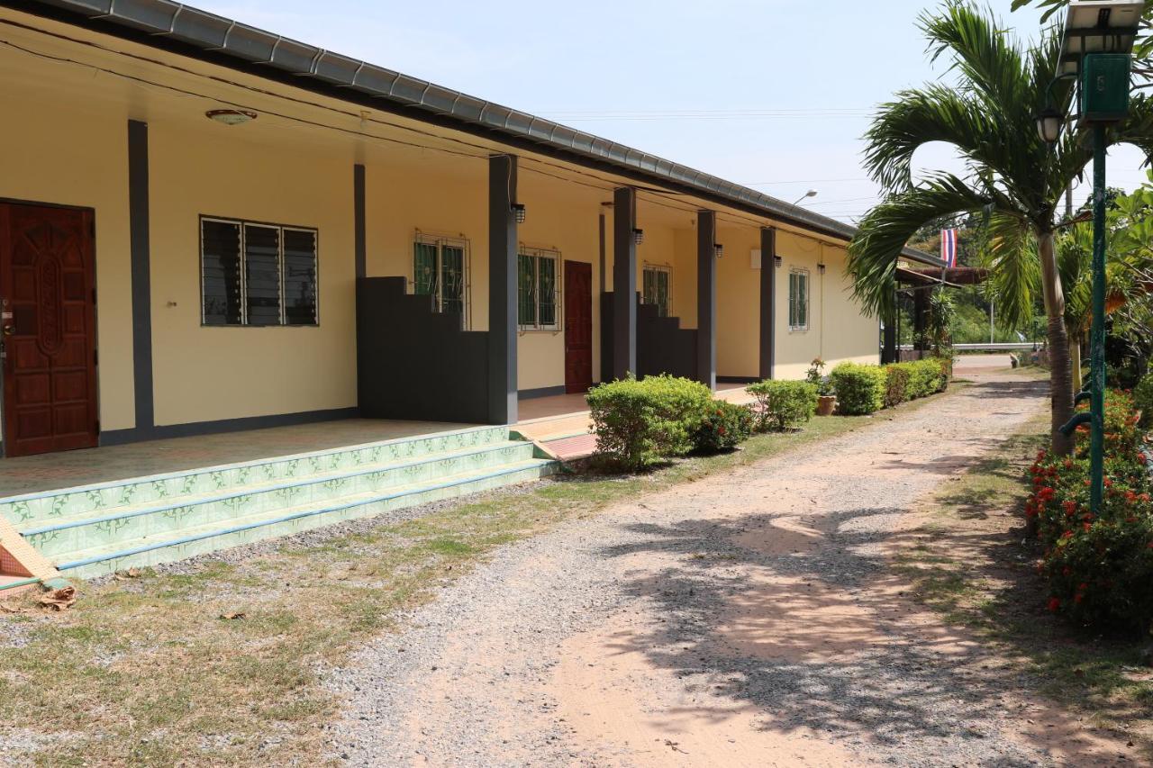 Eidi Homestay Nong Kung Si Exteriör bild